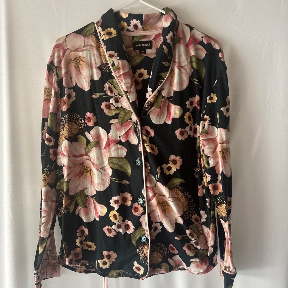 Room Service Womens 2-Piece Pajama Set Medium Floral long Sleeve‎ Sleepwear